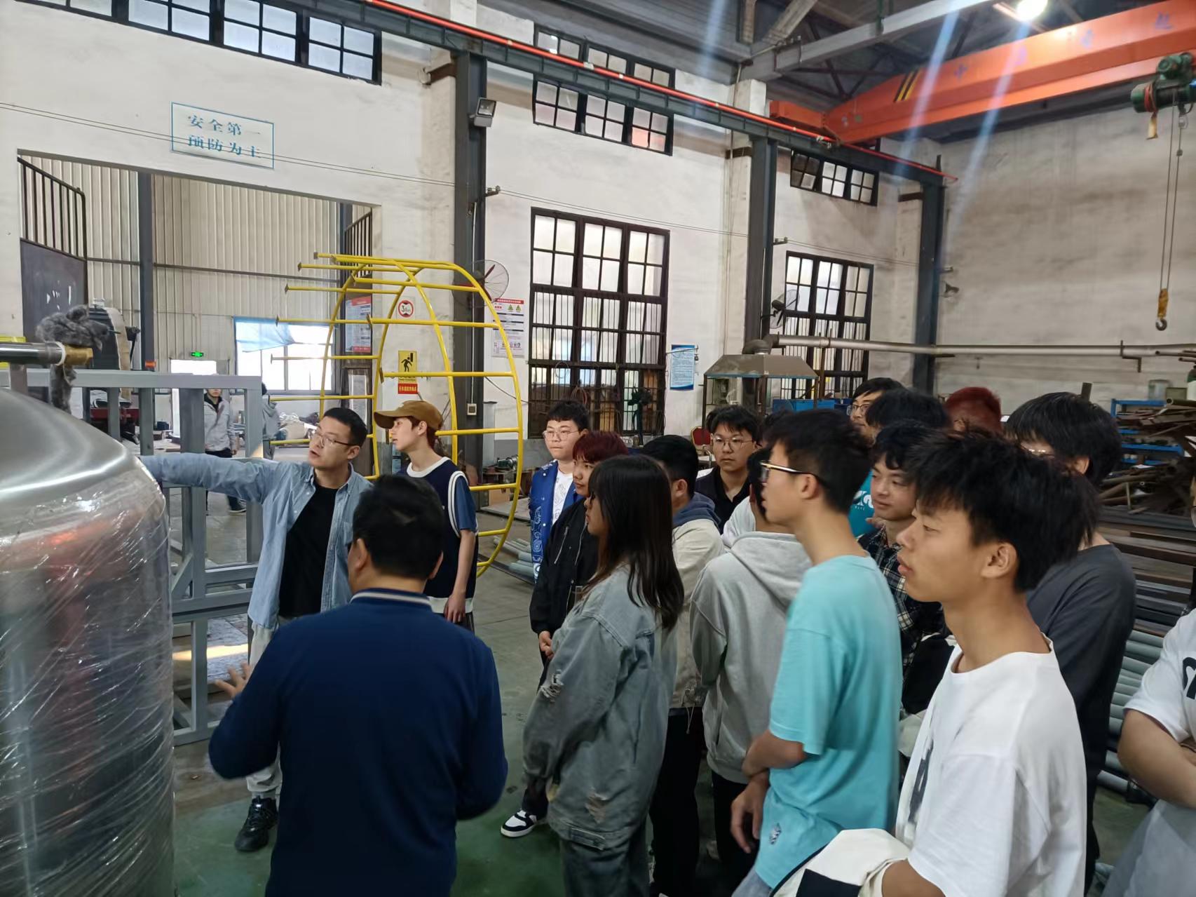 湖南工程学院近200名学生来米兰买球_米兰（中国）
认知实习